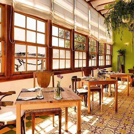 Casa Lola Y Juan, Alacena *
